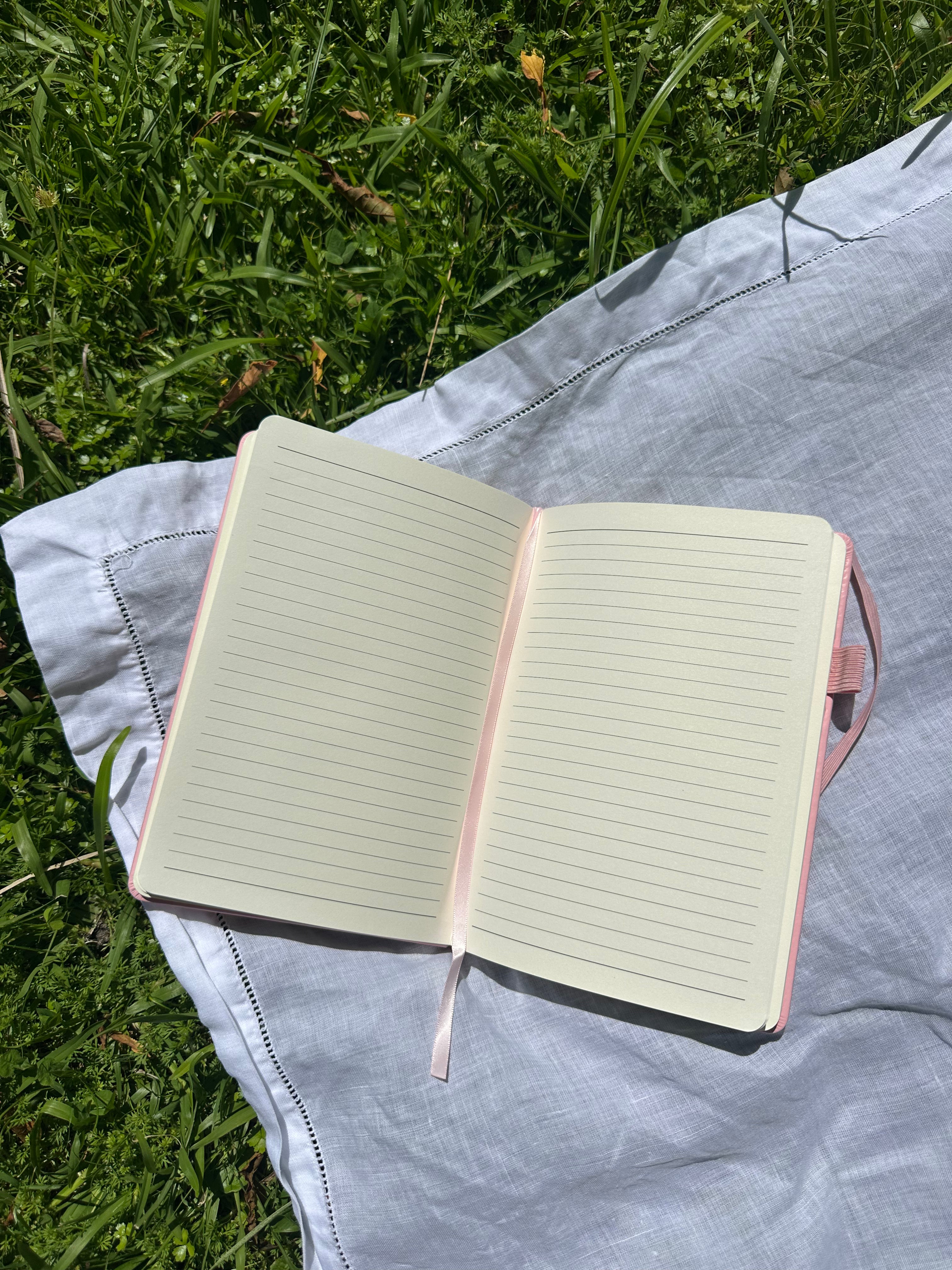 MODELS JOURNAL & PEN - Baby Pink