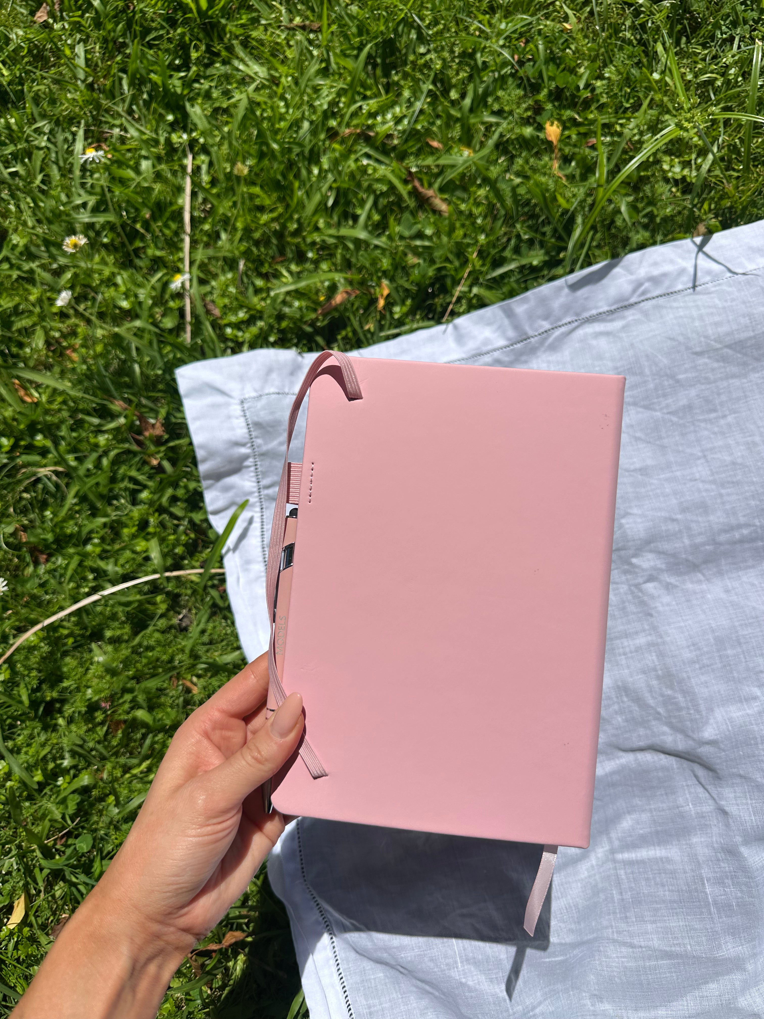 MODELS JOURNAL & PEN - Baby Pink